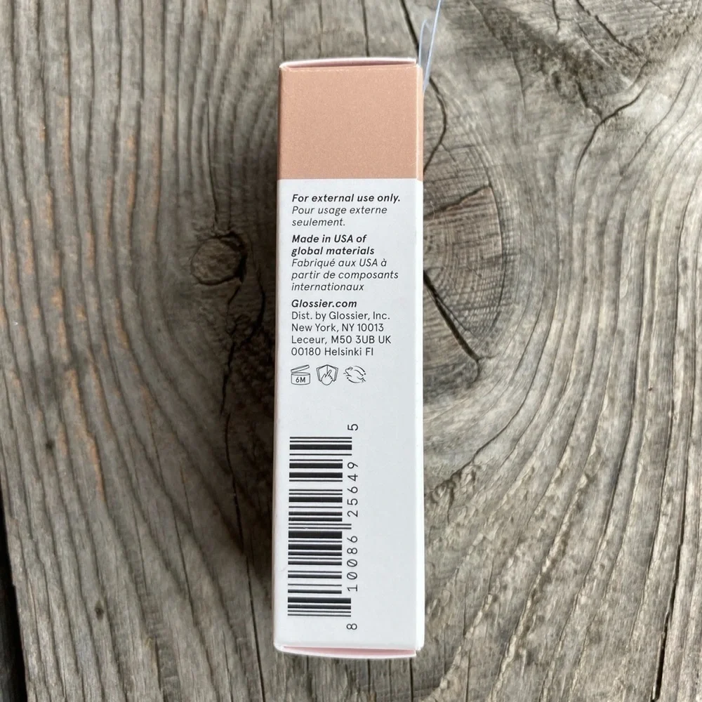 Glossier Cloud Paint in Sail Soft Peach